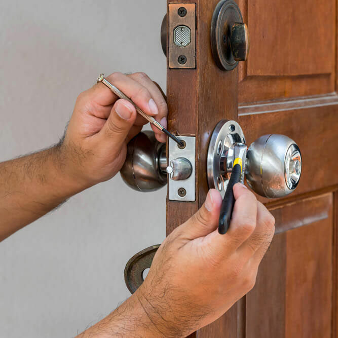 Phoenix locksmith installing residential lock